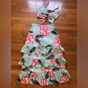 NWOT Floral layered midi skirt and crop top size M